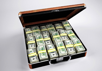茶色のトランクにドル札的なお金が敷き詰められている